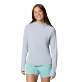 Remera con capucha Columbia Tidal Tee II para mujer, color gris claro. Confeccionada en tejido transpirable con protección solar UPF 40 y tecnología Omni-Wick de secado rápido.