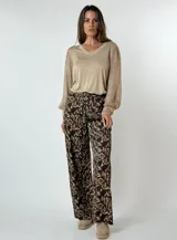 Pantalón de viscosa con estampado étnico en tonos marrones y beige, de corte recto y tiro alto.