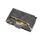 Billetera compacta de cuero sintético color gris oscuro, con cierre vertical plateado en el frente y un bolsillo exterior con broche a presión.