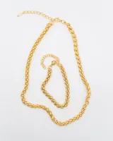 Pulsera dorada de acero quirúrgico hipoalergénico con eslabones tipo espiga y cadena ajustable.