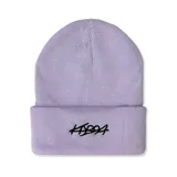Gorro beanie de lana color lila con logo bordado en negro en el borde inferior.