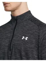 Buzo deportivo Under Armour para hombre, modelo Tech Texturd Hlf Zip, color negro jaspeado con cierre medio en el cuello y logo blanco en el pecho. Confeccionado en tejido UA Tech™ ligero y transpirable.