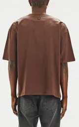 Remerón de algodón premium color marrón chocolate, con corte extra oversize, hombros caídos y cuello redondo rib al tono.