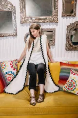 Blucher semibotín con estampado animal print y cordones en la parte central. Interior 100% piel y suela de cuero.