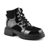Bota casual de caña media color negro, con plataforma y cordones.