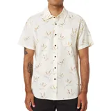 Camisa de manga corta con estampado de flores color beige, con cuello abotonado y bolsillo en el pecho.