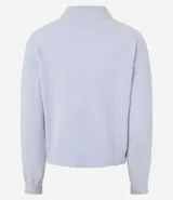 Buzo suéter de chenille color blanco, con cuello alto y rib en puños, cuello y bajo.