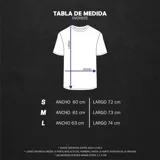 Remera negra oversize de algodón elastizado con cuello redondo y mangas cortas con ribete blanco. Estampa frontal con la frase "Made by Immortal Energy Hermod" en color blanco.