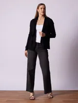 Cardigan tejido negro, marca Vila Milano, con botones aplicados en la espalda.