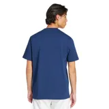 Remera azul de algodón con logo Adidas Outline Trefoil estampado en blanco en el pecho.