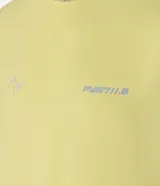 Musculosa deportiva amarilla de poliéster y elastano con tecnología Dry, corte regular, cuello redondo, laser cut y estampa localizada.