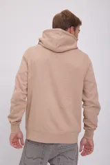 Hoodie tipo canguro color beige con capucha y cordones ajustables. Estampado en relieve con la palabra "ORIGINALS" y el logo de Jack & Jones en el pecho.