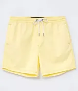 Bermuda short color naranja, de corte recto, con cintura elástica y bolsillos laterales.