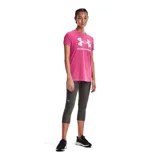 Remera deportiva Under Armour color fucsia con logo blanco estampado en el frente.