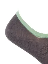 Calcetines invisibles color gris oscuro con borde superior verde claro. Confeccionados en fibra de bambú, talla 40-44.5.