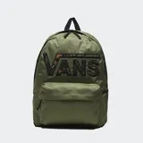 Mochila color verde con el logo de Vans en el frente y compartimento principal con cierre.