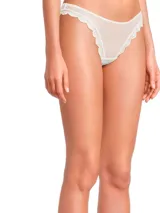 Colaless blanca con borde de encaje.