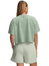 Remera corta color salmón con logo de la marca en el pecho.