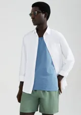 Musculosa básica de hombre color azul oscuro.