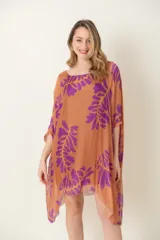 Vestido italiano irregular en gasa natural estampada, modelo oversize hasta talle XL.