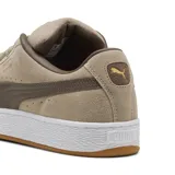 Championes Puma Suede XL color beige con franja lateral marrón y suela blanca.