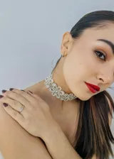 Anillo de plata 925 con una zirconia incrustada en forma de ojo de marquesa.