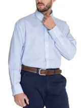Camisa de hombre RKF, modelo WF PB, de manga larga con diseño a cuadros celestes y blancos. Tiene cuello abotonado, bolsillo en el pecho con logo bordado y tecnología wrinkle-free.