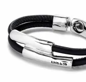 Pulsera doble de cuero marrón con dos tubos de metal bañados en plata de ley.