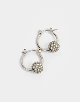 Aros argolla plateados con dije de esfera cubierta de strass.