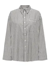 Camisa de manga larga con rayas verticales blancas y negras, cuello camisero, corte recto y bolsillo en el pecho.