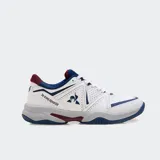 Championes deportivos Le Coq Sportif modelo Yannick Noah 83, color blanco con detalles en azul marino y bordó. Presentan el logo del gallo y la inscripción "le coq sportif" en el lateral.