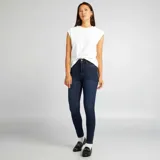 Jean skinny de tiro alto, color azul, con diseño ajustado y costuras clásicas.