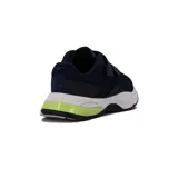 Championes Molekinho de color azul marino con detalles en verde flúor y blanco. Presentan cierre con doble velcro y capellada de mesh.