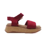 Sandalias marrones con plataforma de corcho, tira ancha sobre el empeine y pulsera al tobillo con hebilla dorada.