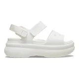 Sandalias blancas de plataforma con diseño moderno, estilo Y-Strap. Cuentan con correas ajustables con velcro y una suela gruesa de espuma Croslite™. Presentan orificios para dijes Jibbitz™ en la parte delantera.
