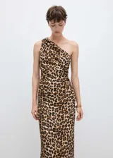 Vestido midi de fiesta con estampado animal print, de un solo hombro y corte ajustado.