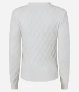 Blusa de tricot color blanco con textura en relieve y hombreras.