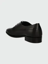 Zapato de vestir acordonado BOSS modelo Colby, color negro con textura.