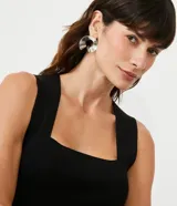 Blusa cropped naranja de punto con escote cuadrado y bretel ancho.