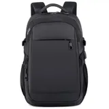 Mochila negra con bolsillo frontal vertical y capacidad para notebook. Incluye bolsillos laterales de rejilla, faja y bolsillo en la espalda para sujetarla a la valija, además de correas con broches laterales para ajuste.