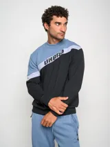 Buzo de cuello redondo Umbro, con diseño a bloques de color azul, gris y negro, y logo estampado en el pecho.