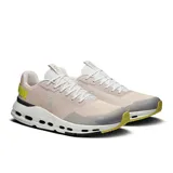 Championes urbanos Cloudnova Form 2, color rosa pálido con detalles en blanco, gris y amarillo.