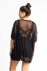 Remerón de tul negro, de talle único y corte suelto.