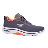 Championes Skechers Go Walk Arch Fit 2.0 color gris con detalles en naranja y blanco. Capellada de malla técnica, plantilla Arch Fit removible y amortiguación Ultra Go.