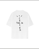 Remera blanca de algodón con estampado frontal de la marca Cactus Jack en color negro.