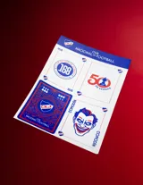 Camiseta de fútbol Umbro del Club Nacional de Football, modelo Home 2025. Diseño blanco con detalles en azul y rojo en cuello y mangas. Incluye logo de Umbro, escudo del club y sponsor Sarubbi en el frente.