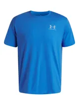 Remera celeste de Under Armour, corte clásico, mangas cortas y logo estampado en el pecho.