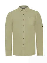 Camisa blanca de manga larga para hombre, confeccionada en algodón orgánico. Cuenta con cuello camisero, cierre con botones de madera, bolsillo en el pecho y mangas ajustables con botones.
