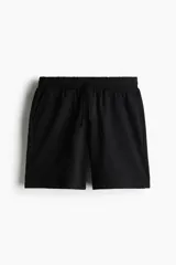 Short negro de felpa liviana de mezcla de algodón, con cintura elástica y cordón para ajustar, bolsillos al bies y un bolsillo abierto atrás.