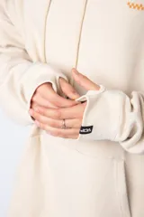 Buzo canguro negro de algodón friza, corte oversize y estampa de Mickey Mouse con detalles en verde.